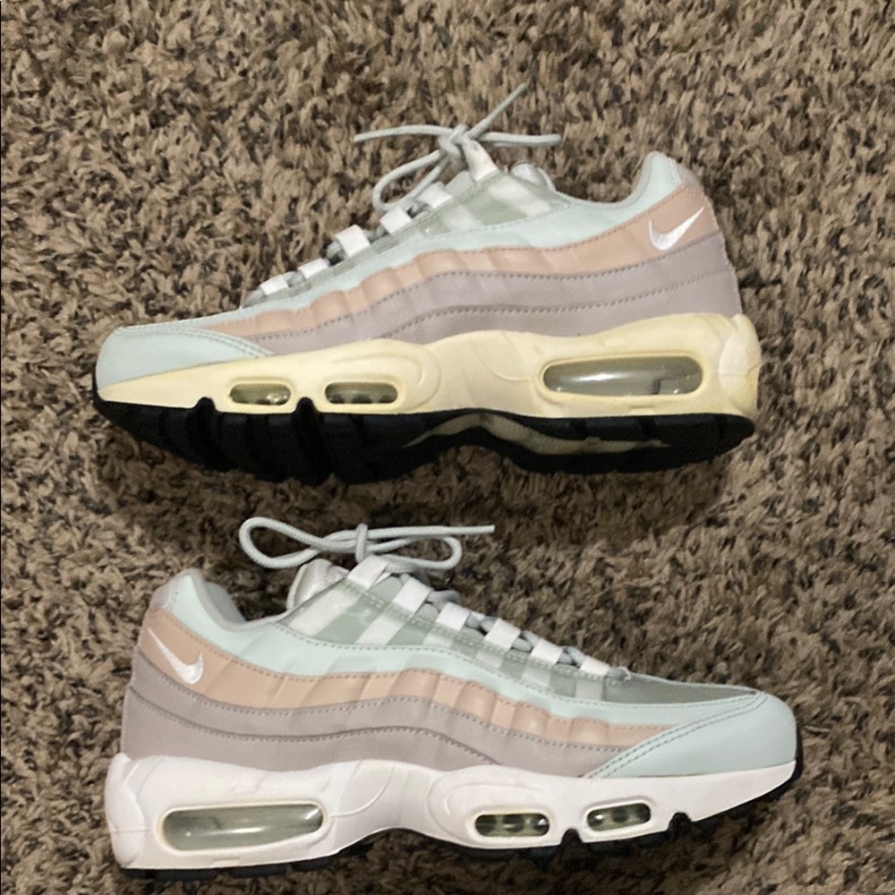 Nike Women's Air Max 95 Sneakers - Mint and Cream